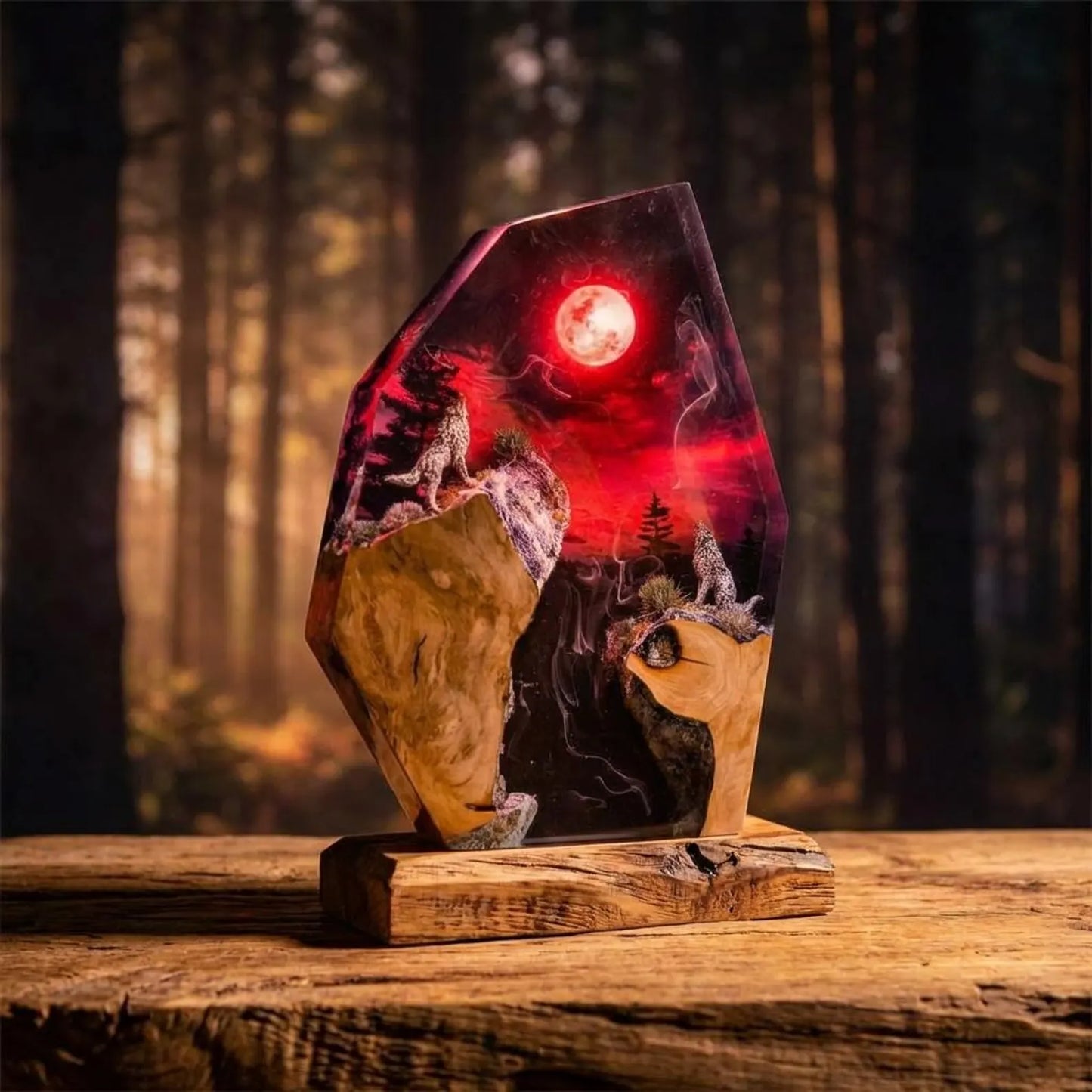 Wolfslampe aus Holz & Harz 